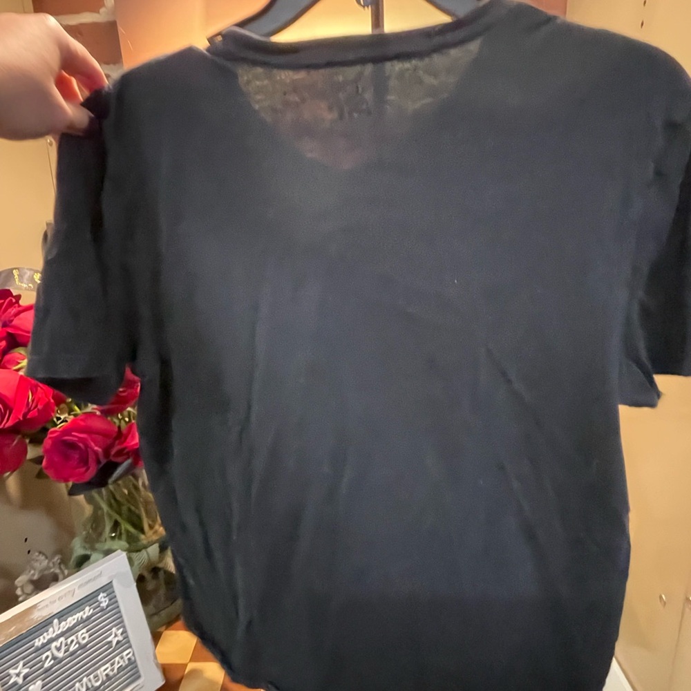 Michael Kors T-shirt with a graphic design that says "Independentbeauti". - Picture 4 of 4